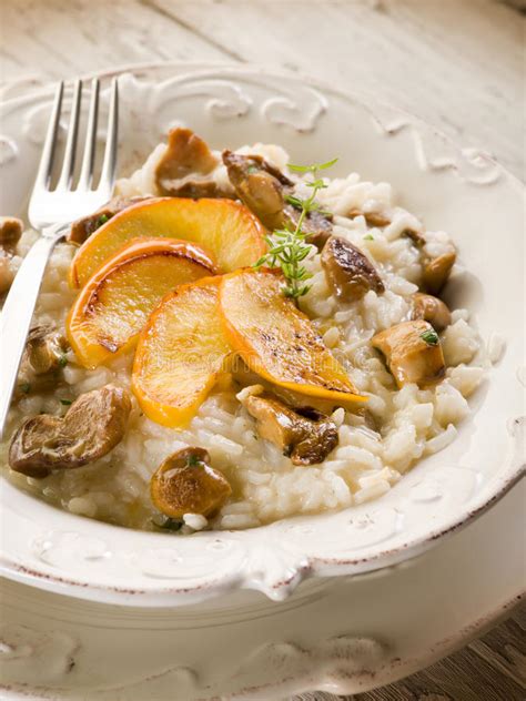 Risotto Con La Manzana Y La Seta Foto De Archivo Imagen De Lifestyle