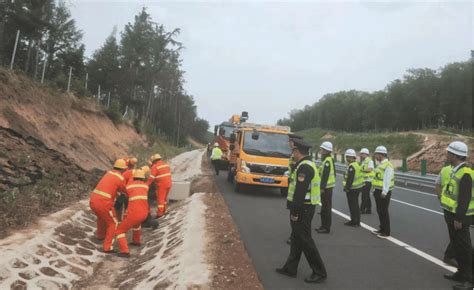 严阵以待！交通人防汛保通在一线应急高速公路工作