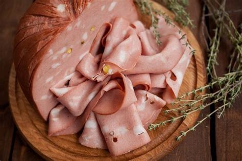 Mortadelle De Bologne Charcuterie Belli Paulineandolivier