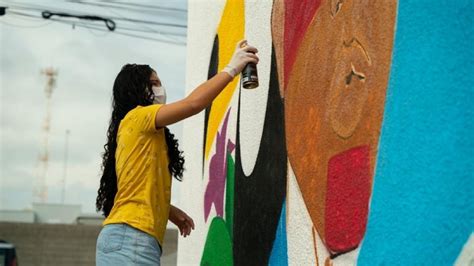 P Blico Pode Votar Pela Internet Em Desenhos Que Ser O Grafitados Em