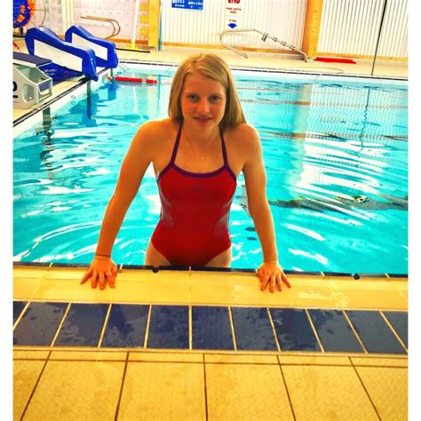 8 Hot Sexy Chloe Harris Bikini Pics