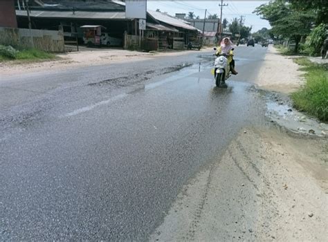 Limbah Meluap Sampai Ke Jalan Umum Di Duga Sangat Mengganggu Para