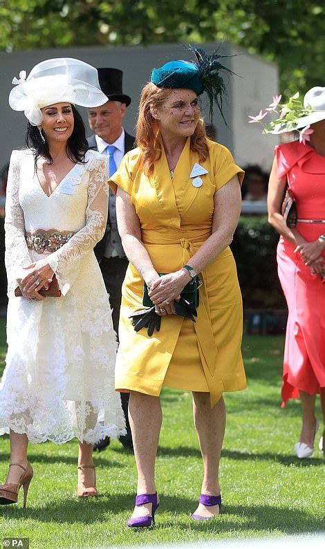 Sarah Ferguson Performs A Deep Curtsey To The Queen At Royal Ascot