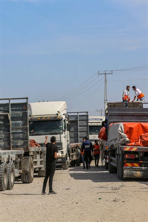 Convoy Of Aid Trucks Moves Through Crossing To Gaza The New York Times