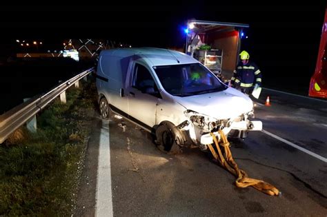 Pkw Rast Ber Verkehrsinsel Vom Lenker Fehlte Jede Spur Salzi At