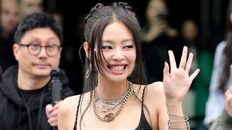 BLACKPINK's Jennie Kim Gave the Balletcore Trend a Goth Spin at Chanel ...