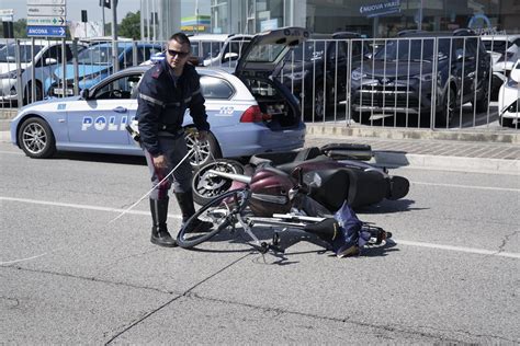 Porto Sant Elpidio Scooter Contro Bici Un Ferito Grave Foto