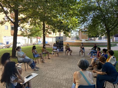 Taller De Arteterapia Para Mujeres En El Barrio De Manantiales De