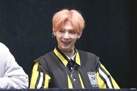 ATEEZ Panosundaki Pin