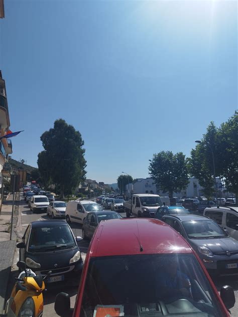 Pozzuoli Lavori A Lucrino Traffico In Tilt E Cittadini Esasperati