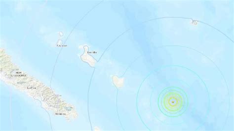 New Caledonia Vanuatu Order Evacuations After 7 6 Quake Tsunami