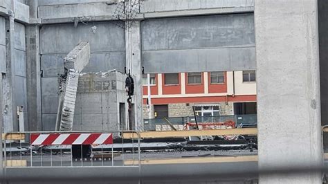 Crollo Del Cantiere In Via Mariti Proseguono Le Ricerche Dell Ultimo