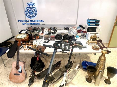 La Policía Nacional Detiene En Alzira Y Algemesí A 14 Personas De Origen Albanés Argelino