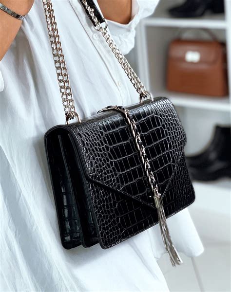 Sac en bandoulière noir effet croco à détails argentés