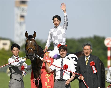 ドウデュースが優勝 競馬の日本ダービー47news（よんななニュース）：47都道府県52参加新聞社と共同通信のニュース・情報・速報を束ねた総合サイト