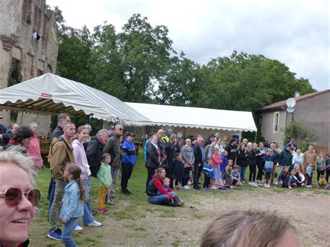 Photos L anniversaire arrosé du château du Qui qu en grogne à Moyen