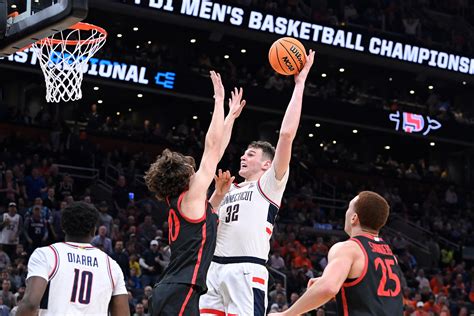 Qué jugador reclutará en el pick 5 los Pistons Langdon duda en el