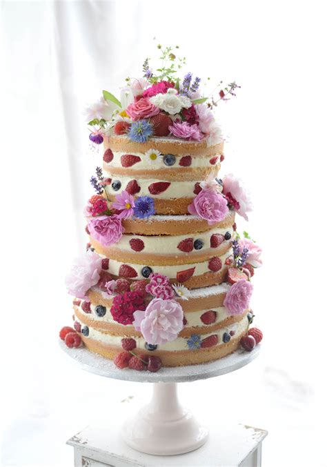 Schöne naked cakes für Hochzeit