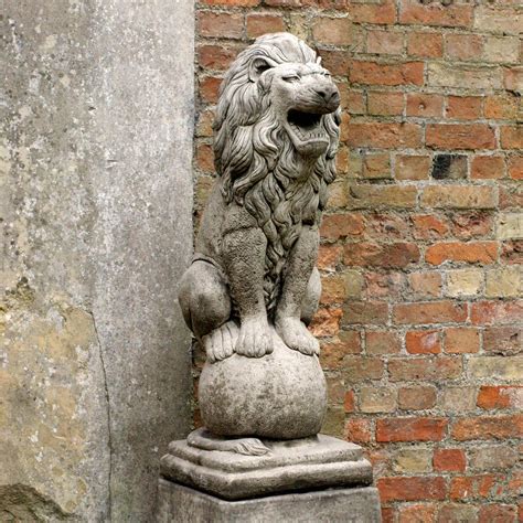 Heritage Lion Statue Dream Gardens