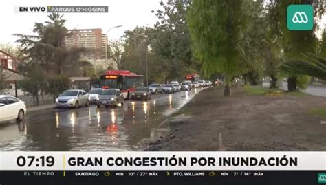 Rotura De Ducto De Regad O Inunda Las Afueras Del Parque O Higgins