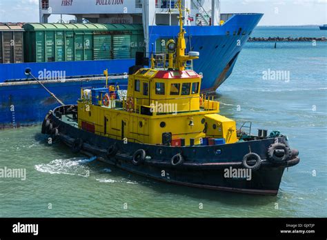 Large Cargo Ship Hi Res Stock Photography And Images Alamy