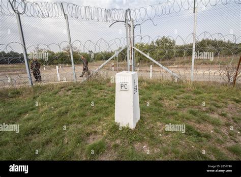 Hungarian border fence hi-res stock photography and images - Alamy