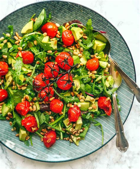 Rucolasalat Opskrift på salat med rucola og bagte tomater