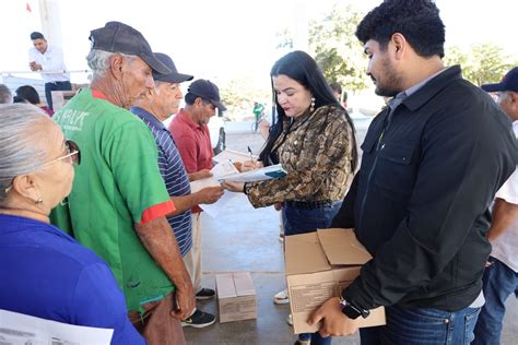 Entregan 750 Despensas La Alcaldesa De Navolato Y El Presidente Del DIF