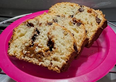 Budín de coco relleno con dulce de leche y chips Receta de