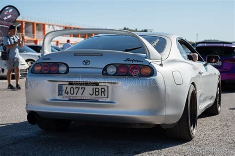 Vista Trasera De Un Auto Deportivo Blanco Toyota Supra Imagen Editorial