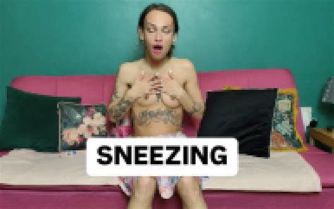 Sneezerz Tits Out Sneezing ManyVids