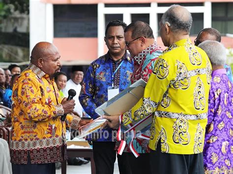 Gubernur Papua Lukas Enembe SIP MH Meresmikan Kantor Gubernur Papua