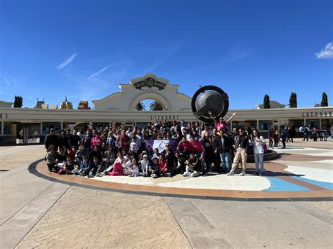 Un centenar de jóvenes disfrutan de un viaje a Madrid en el Parque