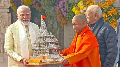 Pm Modi And Cm Yogi Meet In Ram Mandir Ayodhya Youtube