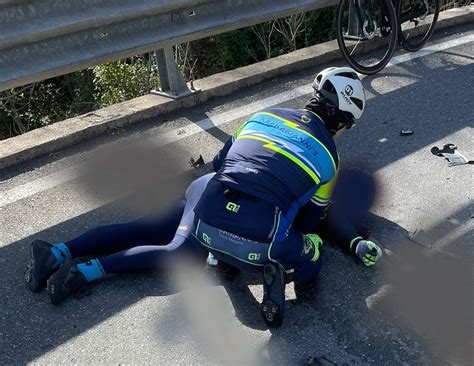 L Incidente Di Taormina I Ciclisti L Auto Ha Invaso La Corsia