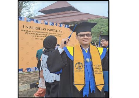 Raih Ipk Sempurna Syahril Aditya Ginanjar Lulus Summa Cumlaude Di Ui