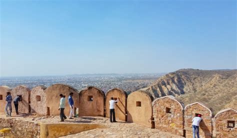 Walk across 3 famous forts in Jaipur in one day :: Rajasthan Forts ...