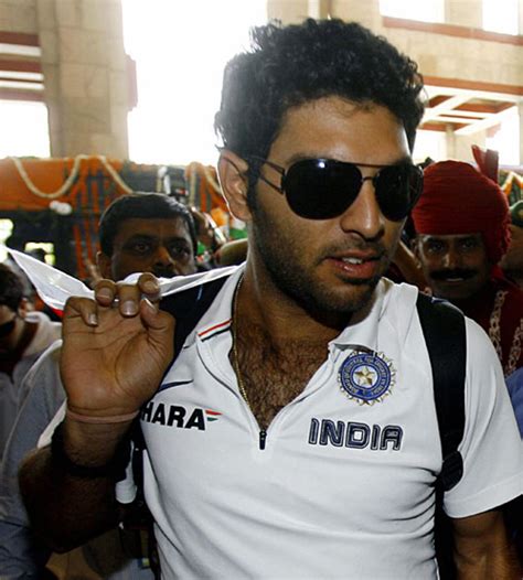 Yuvraj Singh arrives at the hotel | ESPNcricinfo.com