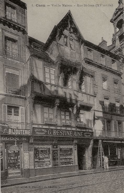 Caen Vieille maison Rue St Jean XVème s Carte postale ancienne et