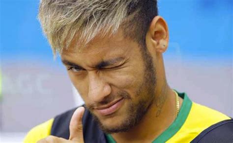 Neymar Sorprende En Redes Sociales Con Sus Divertidos Calcetines