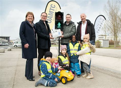 Amtc Initiative F R Sicheren Stra Enverkehr Neue Lern Ampel F R