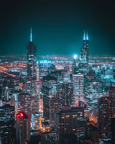 Ciudad de noche vista aérea metrópoli edificios luces Fondo de