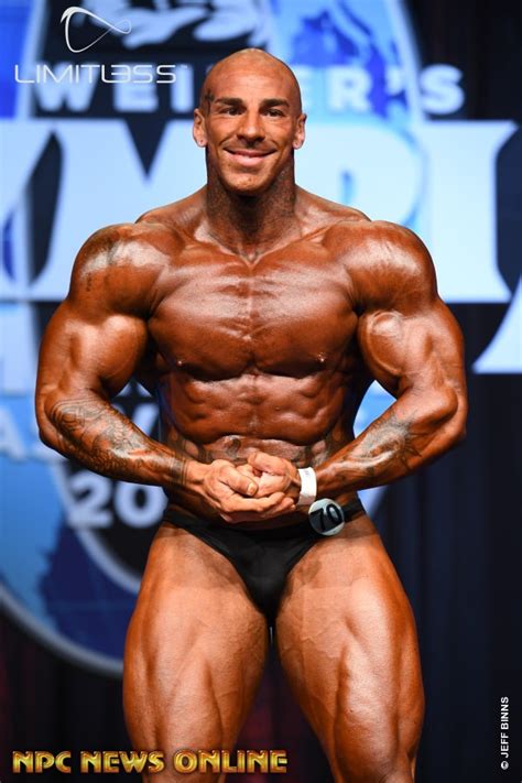 Brazilian men and world bodybuilders Julien Bréahut Francês careca