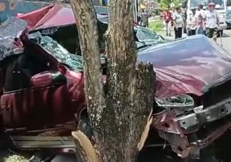 Carro é Atingido Por Trem Na Região Metropolitana De Salvador Veículo Ficou Destruído