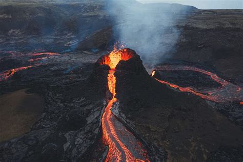 See The Breathtaking Photos Of Iceland Volcano Thats Erupting For