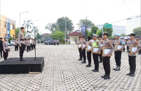 Pemberian Penghargaan Kepada 9 Personel Polresta Pangkalpinang Oleh