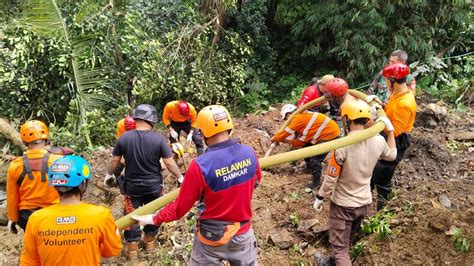 Tim Sar Bentuk 3 Tim Pencarian 4 Korban Longsor Di Bogor