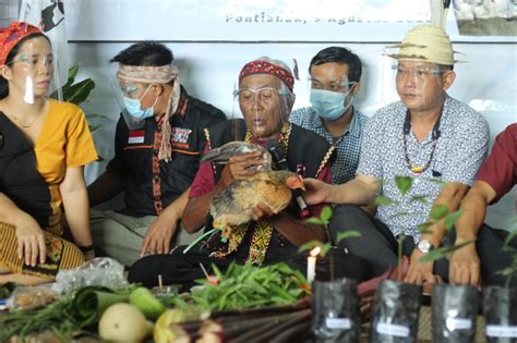 Upacara Adat Suku Dayak Yang Masih Dilakukan Sering Jalan