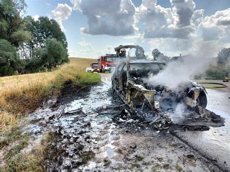 Po Ar Samochodu Osobowego Marki Bmw We Wsi Szury K By Dymu Unosi Y