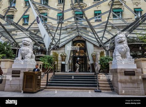 The peninsula paris hotel hi-res stock photography and images - Alamy